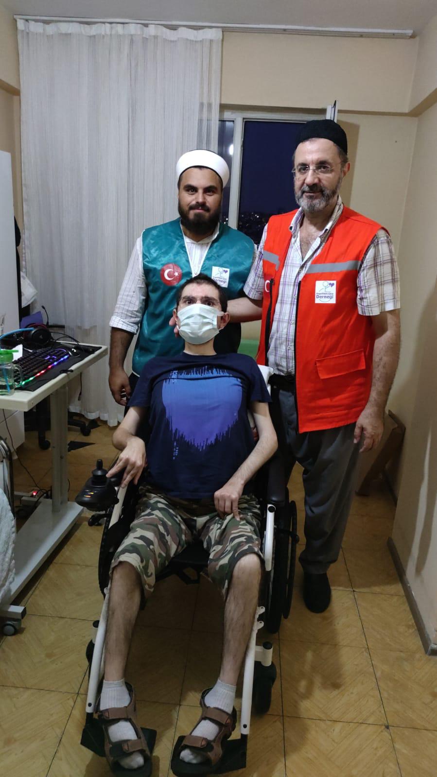 Ufuk Kardeşimize Akülü Arabasını Hediye Ettik